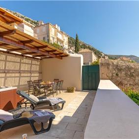 3 Bedroom Apartment with Terrace and Jacuzzi near Dubrovnik Old Town, Sleeps 6-8